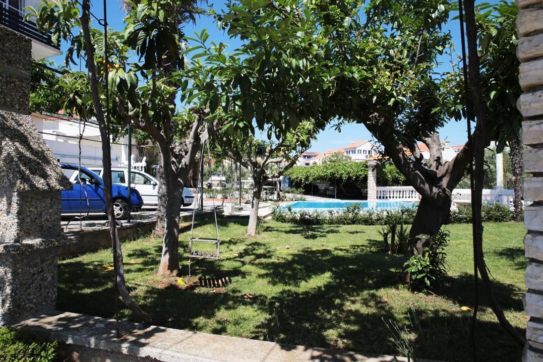 Apartments And Rooms Bozena Vodice Exterior foto