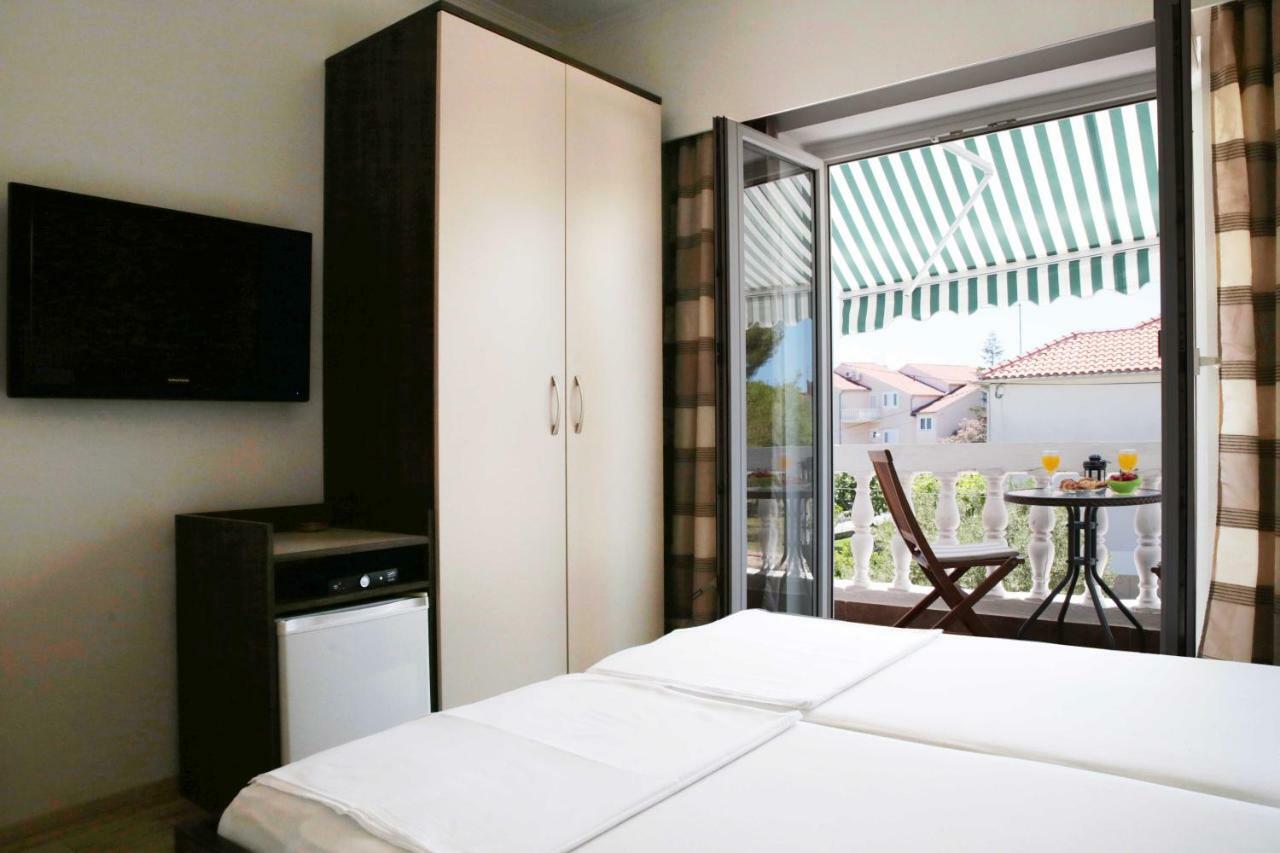 Apartments And Rooms Bozena Vodice Exterior foto